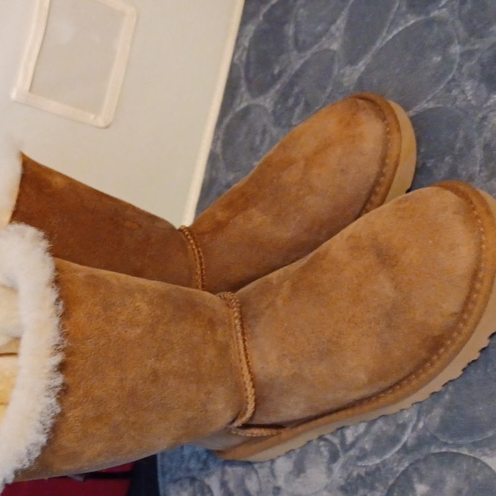 UGG Bailey Bow II Boots in Tan sz 8